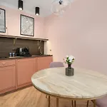 The Heart Of Old Town By Renters Prestige *