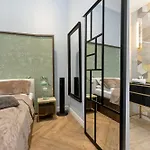 The Heart Of Old Town By Renters Prestige Apartmán