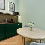 The Heart Of Old Town By Renters Prestige