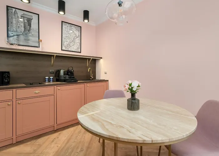 The Heart Of Old Town By Renters Prestige *